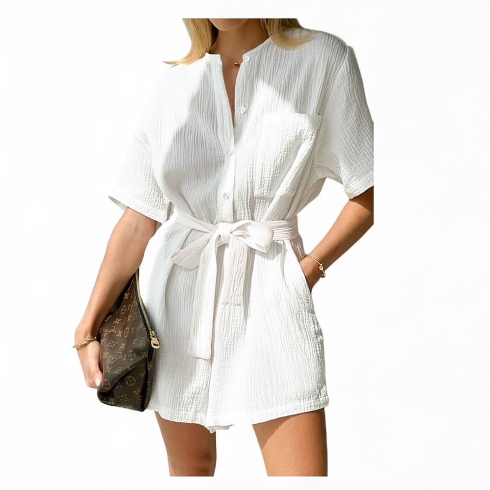 COMMENSE Tied Cotton Jumpsuit
COLOR - White Size Small NWT Belt included